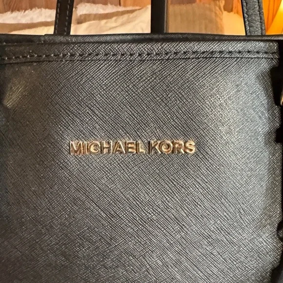 Michael Kors Jet Set Black Leather Tote Bag w/ Gold Logo Charm🌸 - Picture 2 of 12